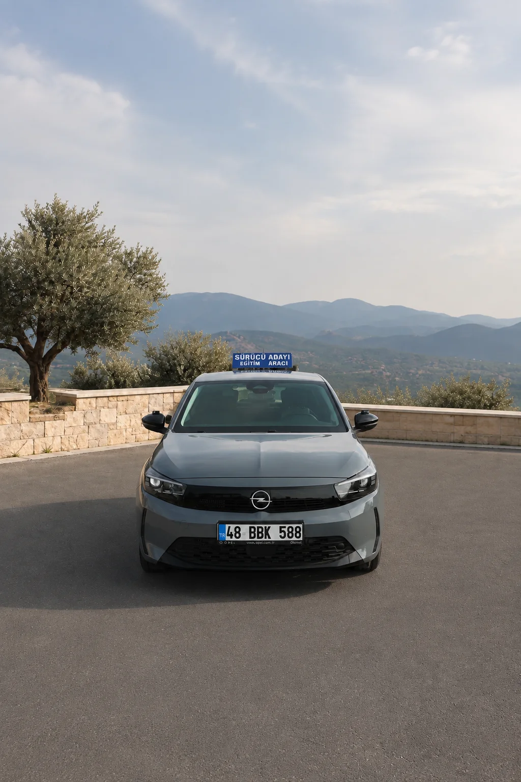 Şah Sürücü Kursu gri Opel eğitim aracı
