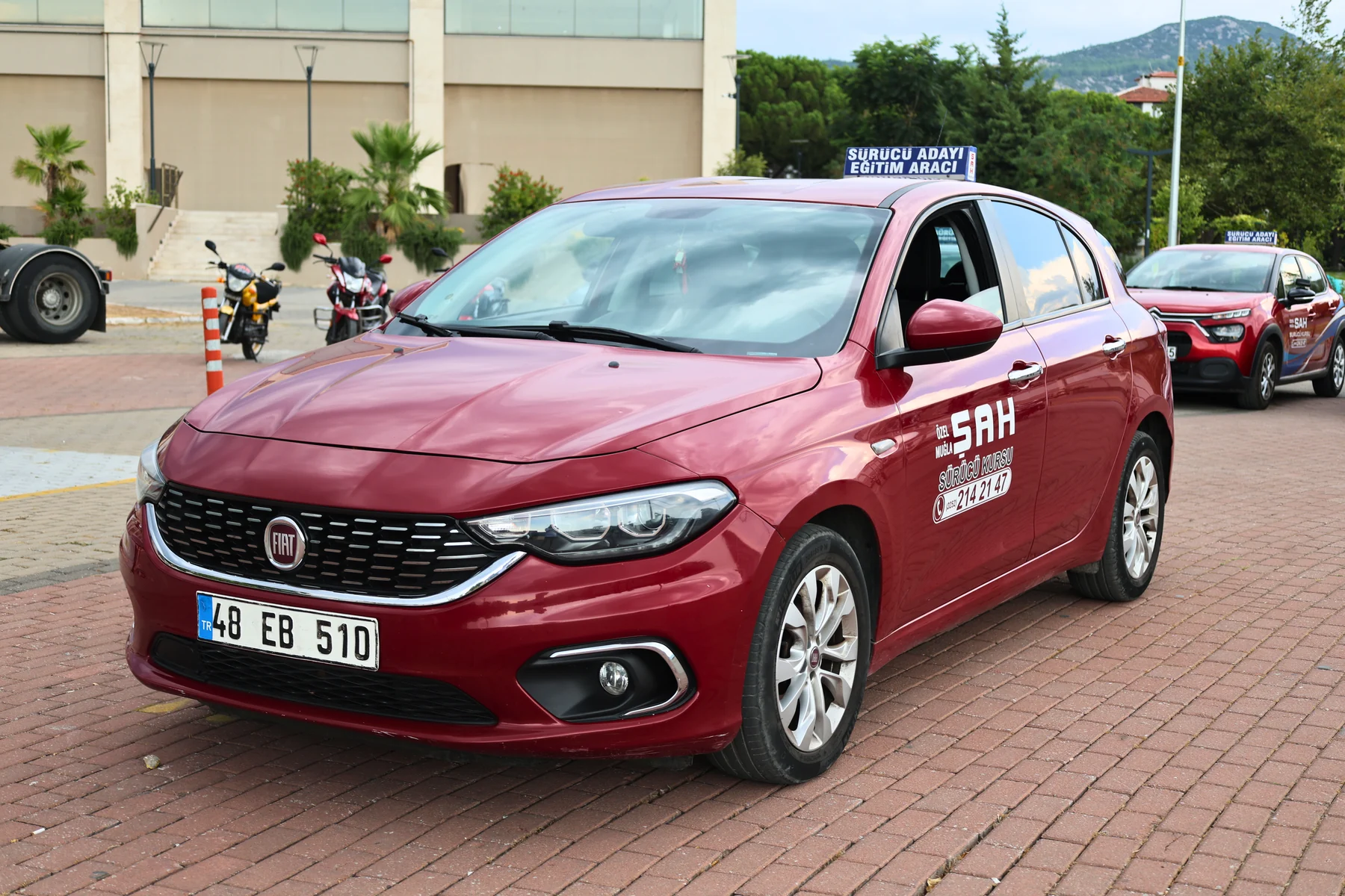 Şah Sürücü Kursu kırmızı Fiat direksiyon eğitim aracı