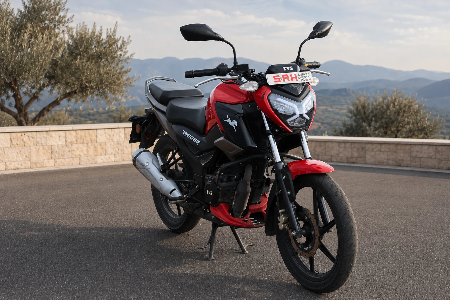 Şah Sürücü Kursu TVS motosiklet eğitim aracı yandan görünüm